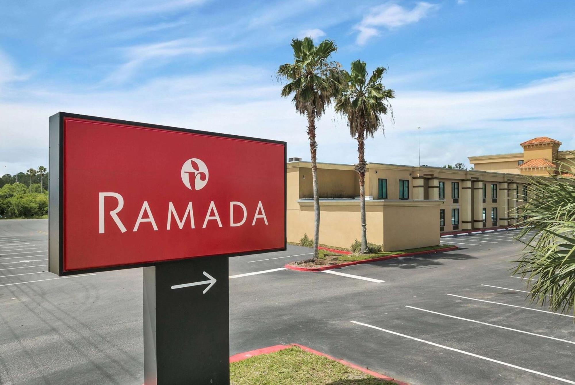 Ramada By Wyndham Jacksonville I-95 By Butler Blvd Exterior foto